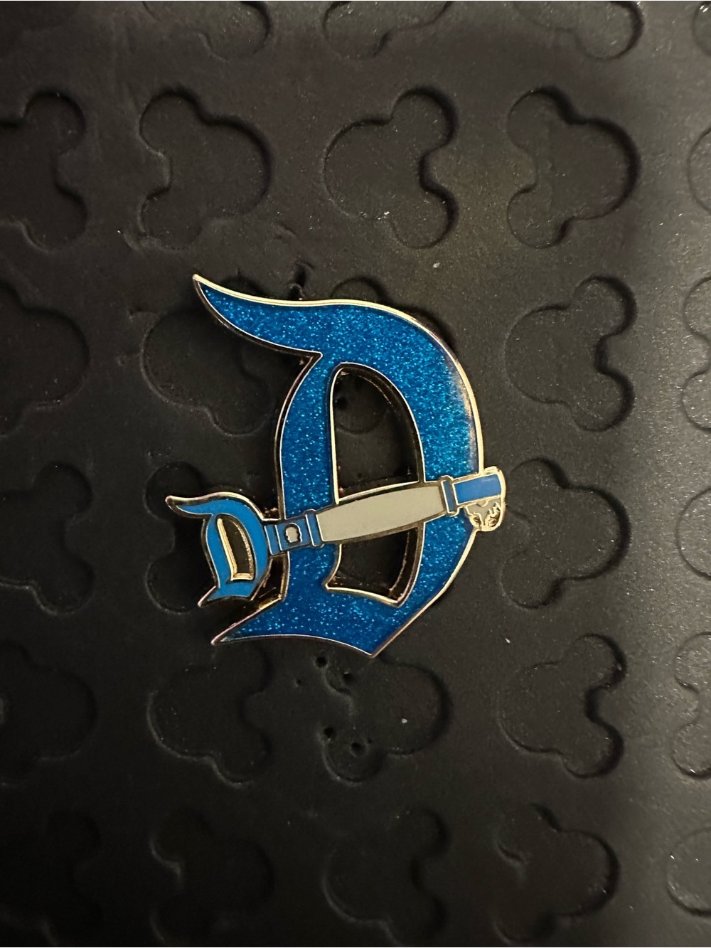Key to Disneyland D Mystery Pin 70th Anniversary Gold Glitter Exclusive Pin